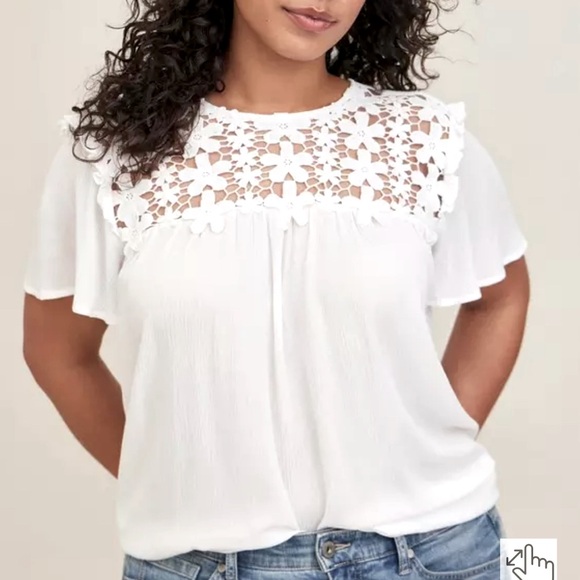 torrid Tops - NWT Torrid Top Size 0 Large White Short Sleeve Crinkle Gauze Daisy Crochet Trim